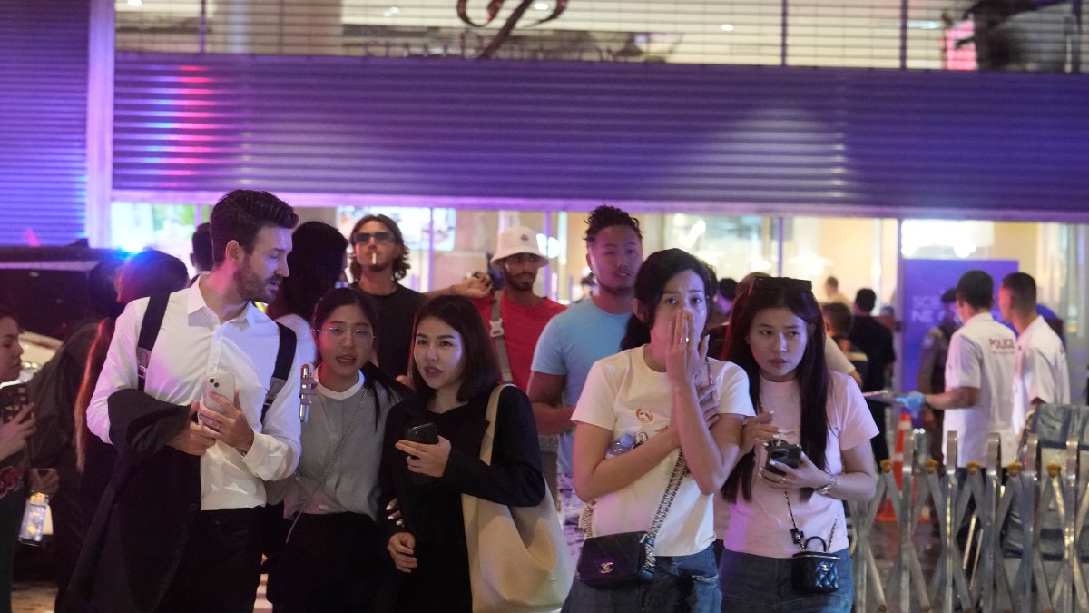 Bangkok shopping mall shooting kills at least 2 – NBC Los Angeles - Vimarsana News