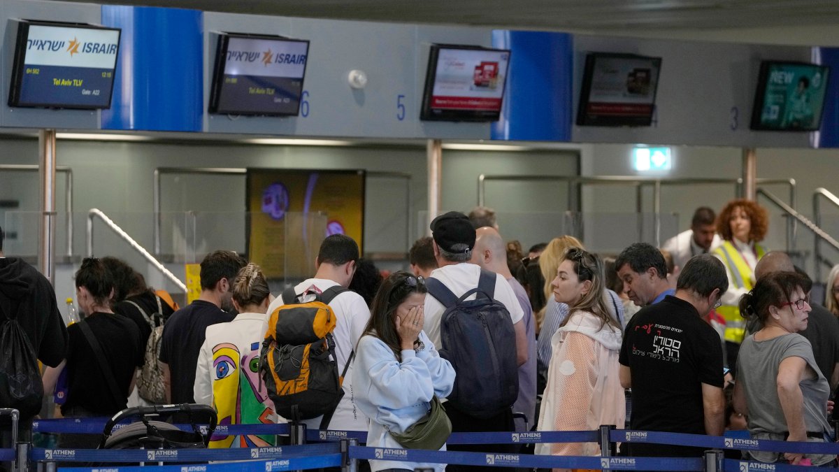 Israelis abroad desperately try to head home to join military units – NBC Los Angeles - Vimarsana News