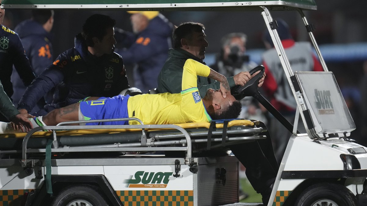 Neymar deixa a partida do Brasil chorando devido a uma lesão no joelho esquerdo – NBC Los Angeles