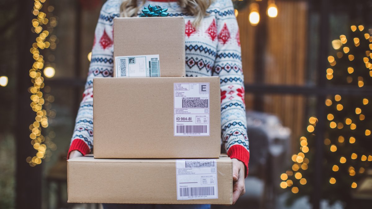 Here are the 2023 holiday shipping deadlines for FedEx, UPS and USPS – NBC Los Angeles - Vimarsana News