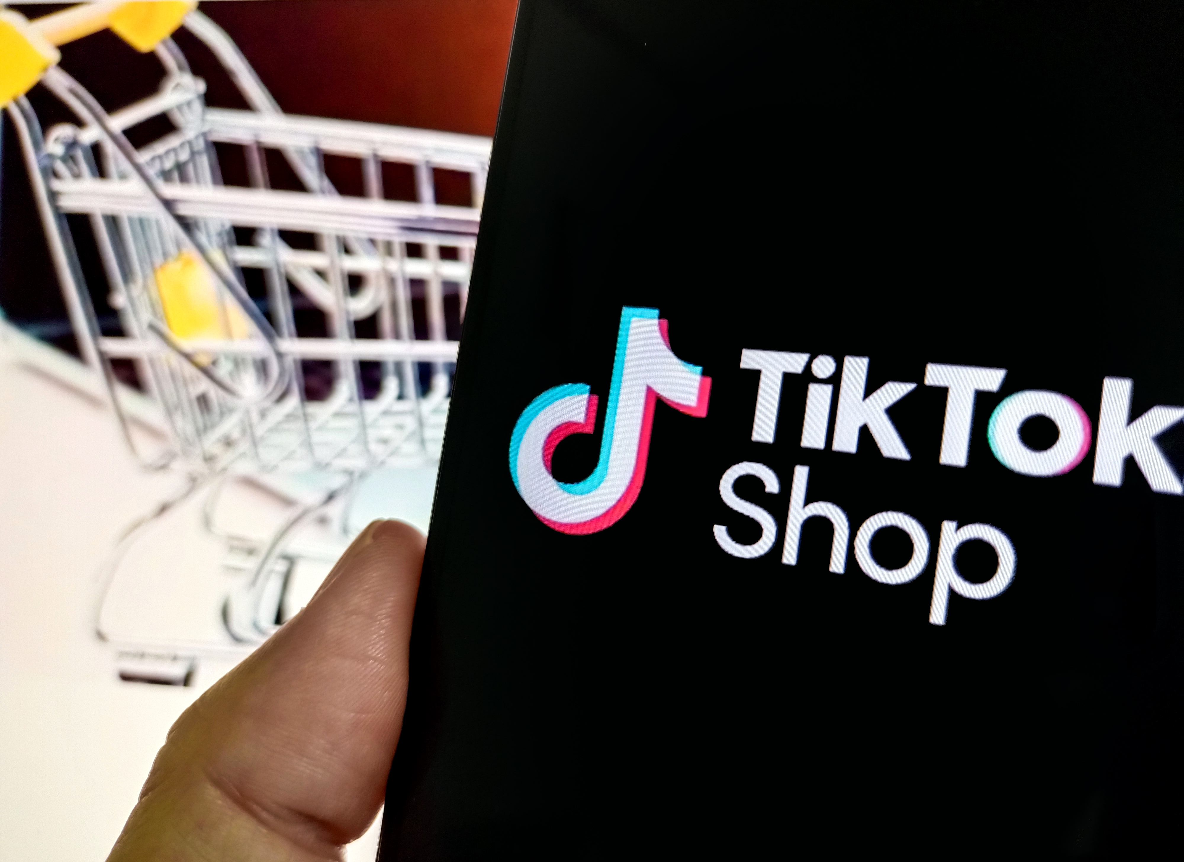 Teens are selling products on TikTok Shop between classes – NBC Los Angeles