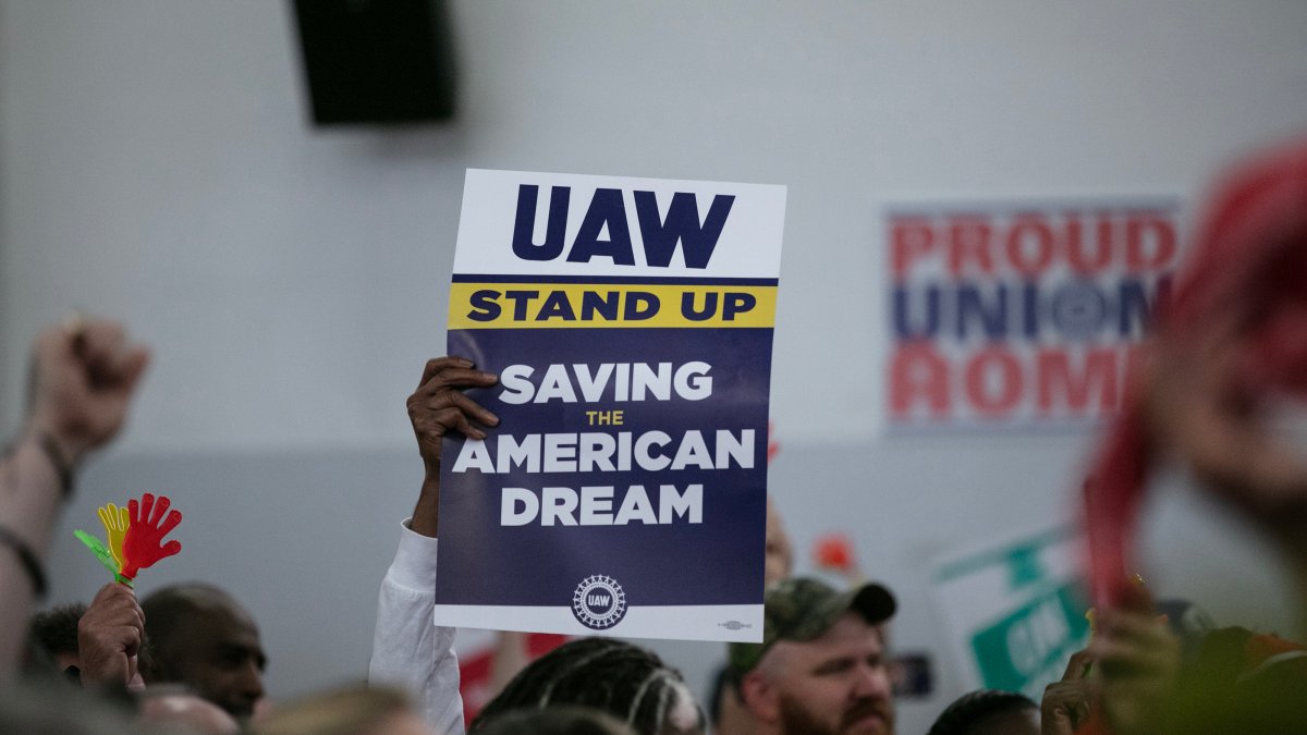UAW Mack trucks workers reject deal and go on strike – NBC Los Angeles - Vimarsana News