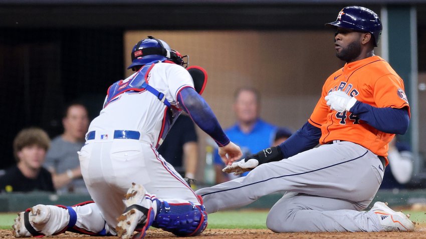 Astros bounce back with win in Game 3