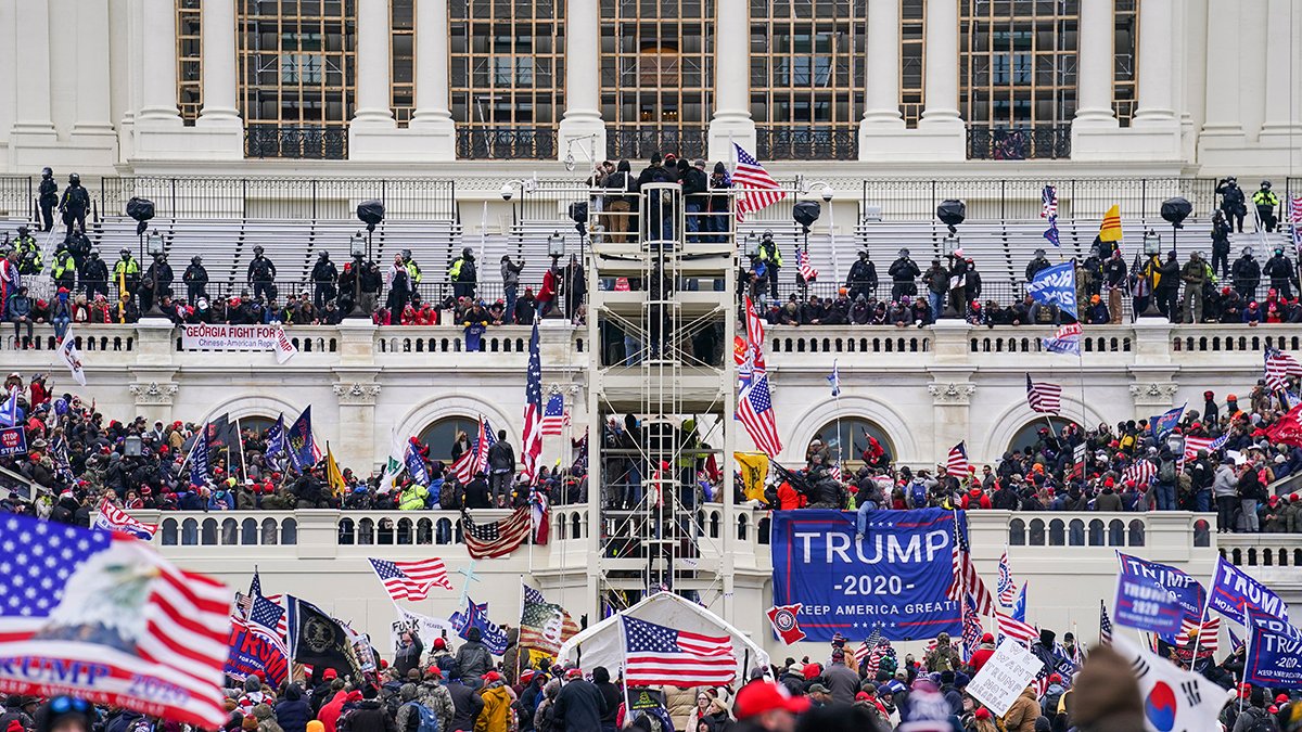 Kansas Proud Boy pleads guilty to obstruction charge in Jan. 6 attack on the Capitol – NBC Los Angeles - Vimarsana News
