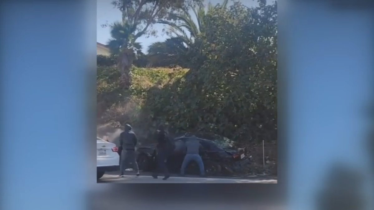 Video Thieves cause crash, rob driver on LA freeway NBC Los Angeles