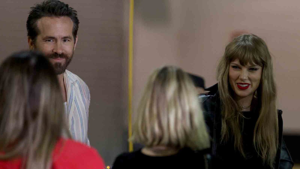 Taylor Swift attends Chiefs-Jets with group of A-list celebrities