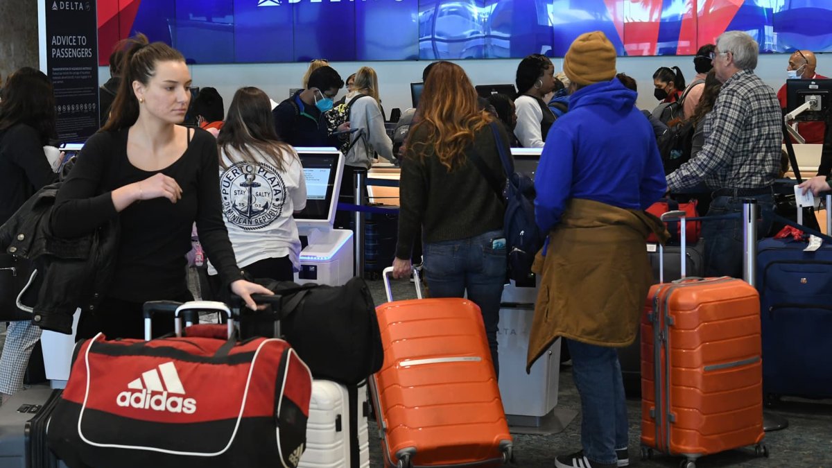 Airlines brace for record Thanksgiving air travel