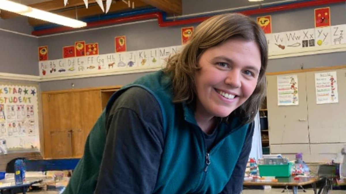 41-year-old teacher's 'kitchen table' side hustle brings in $10,400 a month: When I don't work, 'the sales still come in' – NBC Los Angeles - Vimarsana News