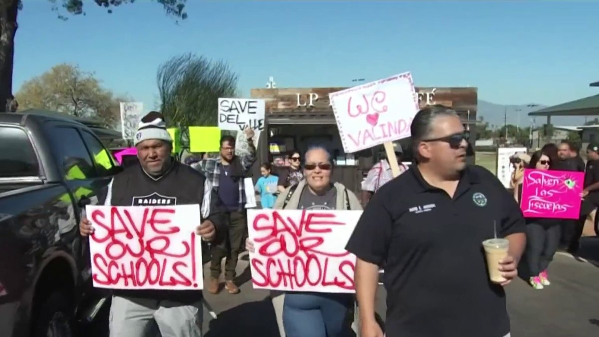 Parents and students protest planned school closures NBC Los Angeles