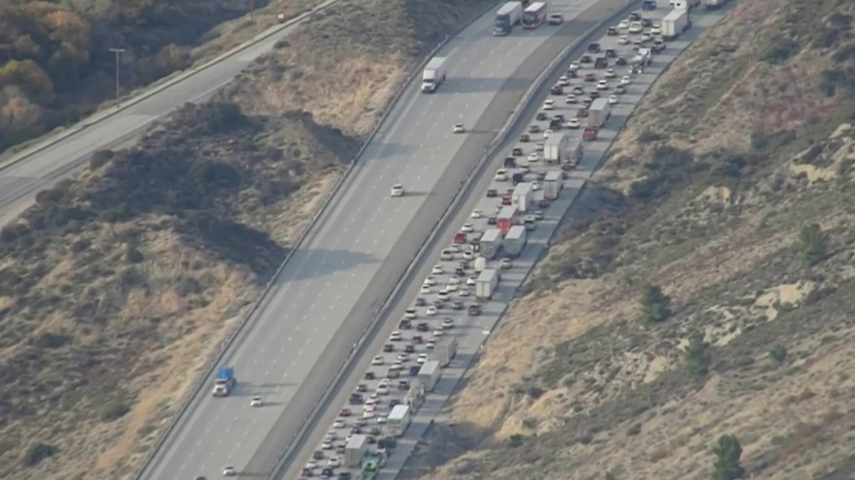 Backups along NB 5 after big rig crash near Grapevine – NBC Los Angeles
