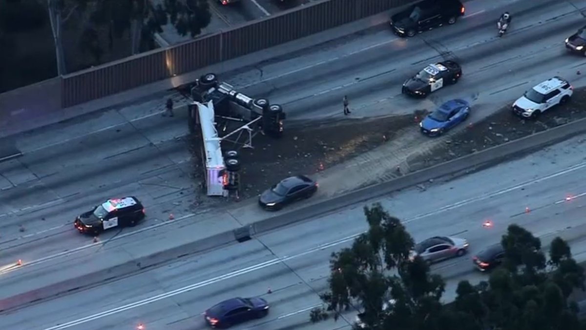 Overturned truck spills load of dirt onto 605 Freeway in Whittier NBC Los Angeles