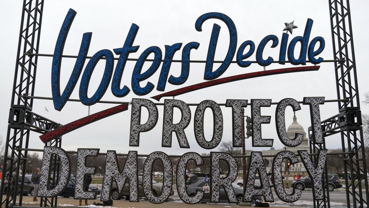 Fears of political violence grow as 2024 campaign looms – NBC Los Angeles - Vimarsana News