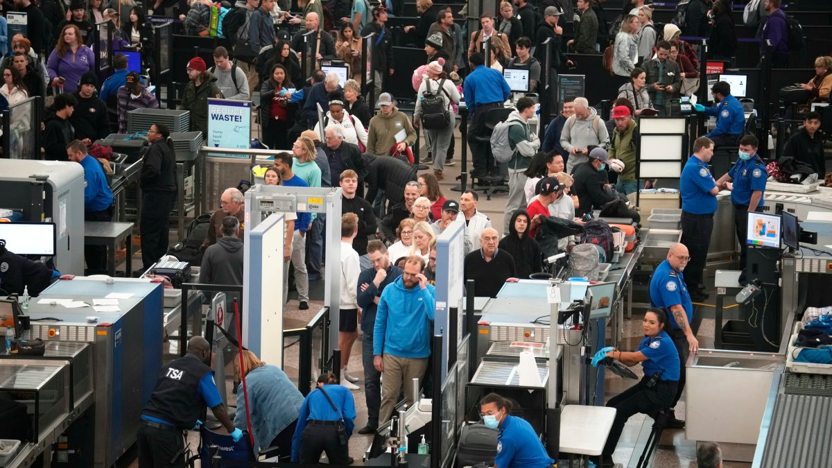 Record crowds expected to travel on Thanksgiving nationwide, officials say – NBC Los Angeles - Vimarsana News