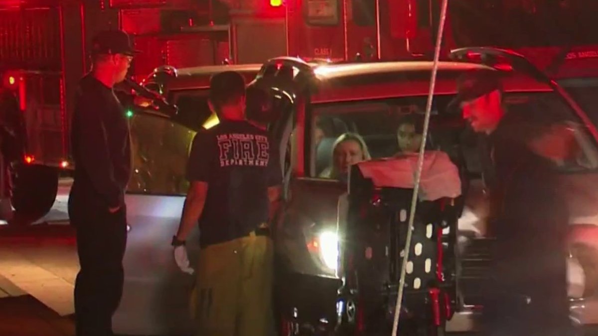 Baby delivered in SUV on side of street in Pacoima – NBC Los Angeles - Vimarsana News