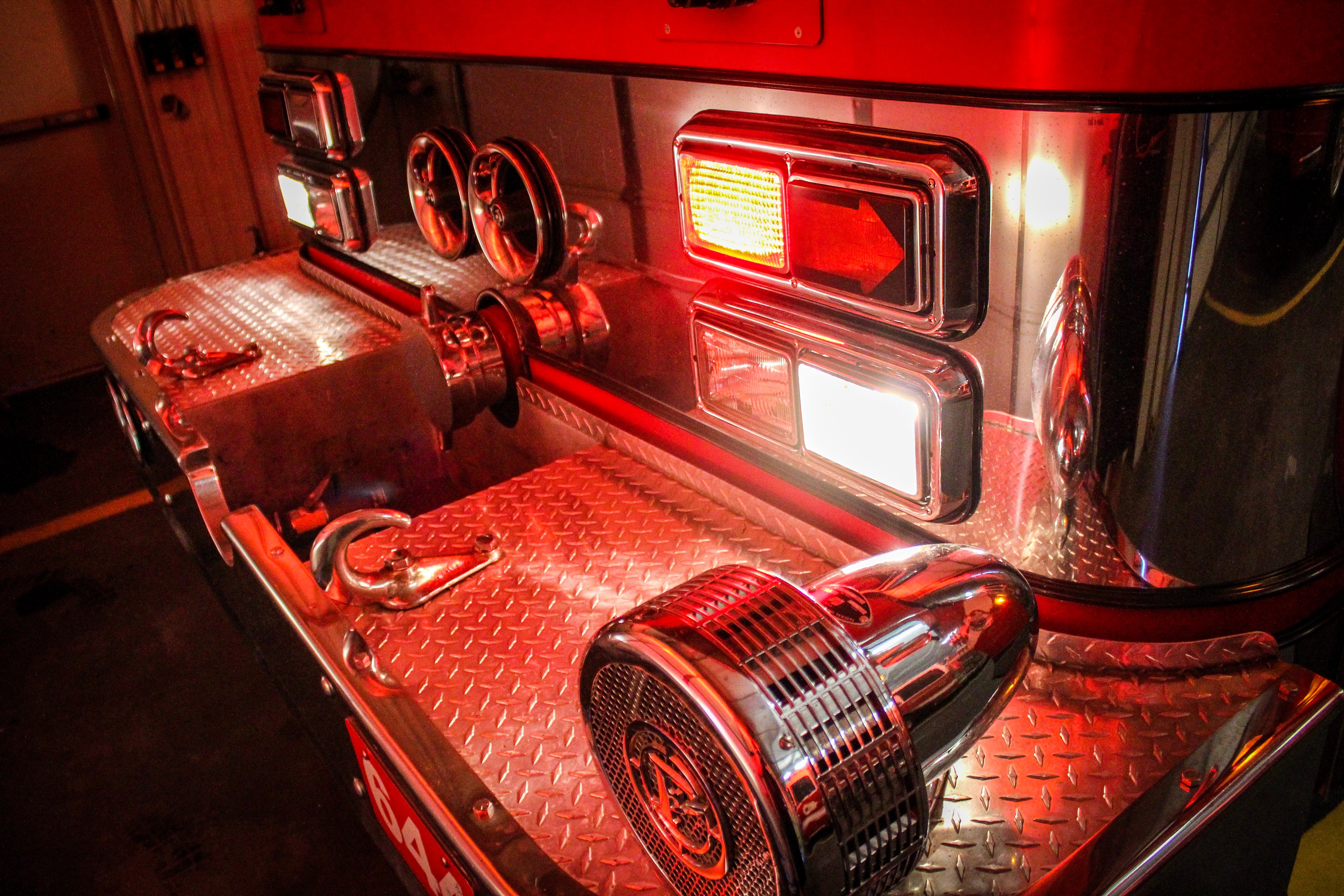 Vehicle fire sparks 30-acre blaze near Perris, 1 injured