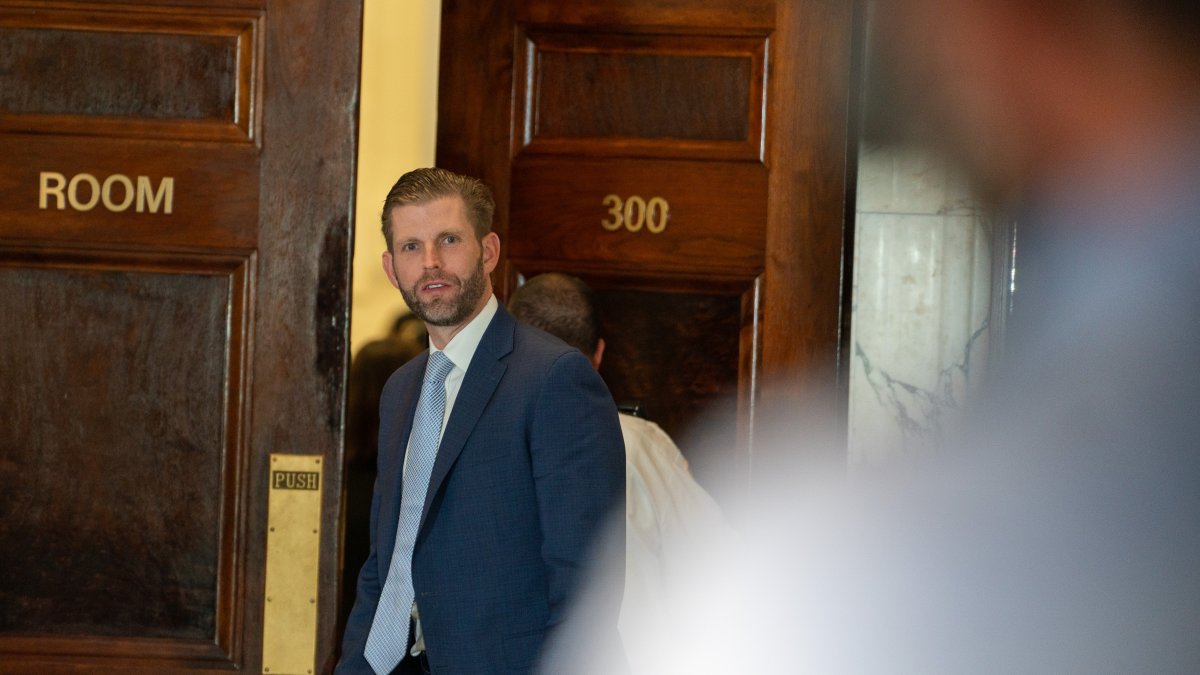 Eric Trump testifies he wasn't aware of dad's financial statements – NBC Los Angeles - Vimarsana News