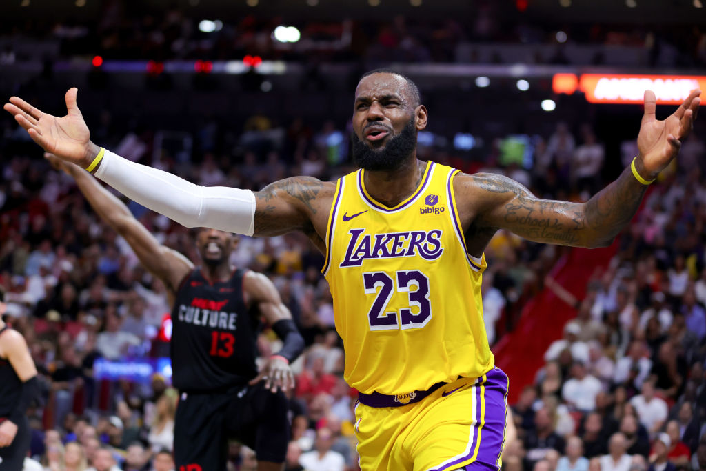 Lakers can't complete comeback in 108-107 loss to Heat in LeBron's return  to Miami