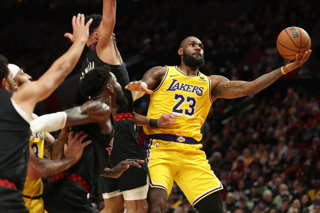 LeBron James Scores 35 Points, Lakers Remain Perfect In In-season ...