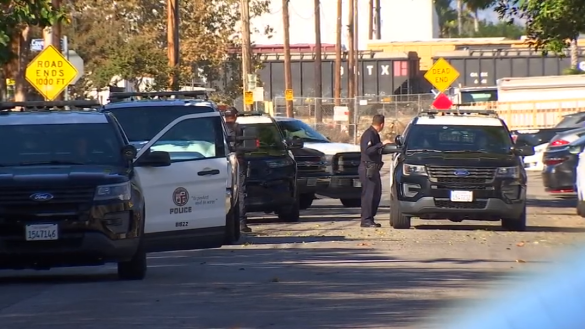 Van Nuys area locked down as police investigated two potentially linked ...