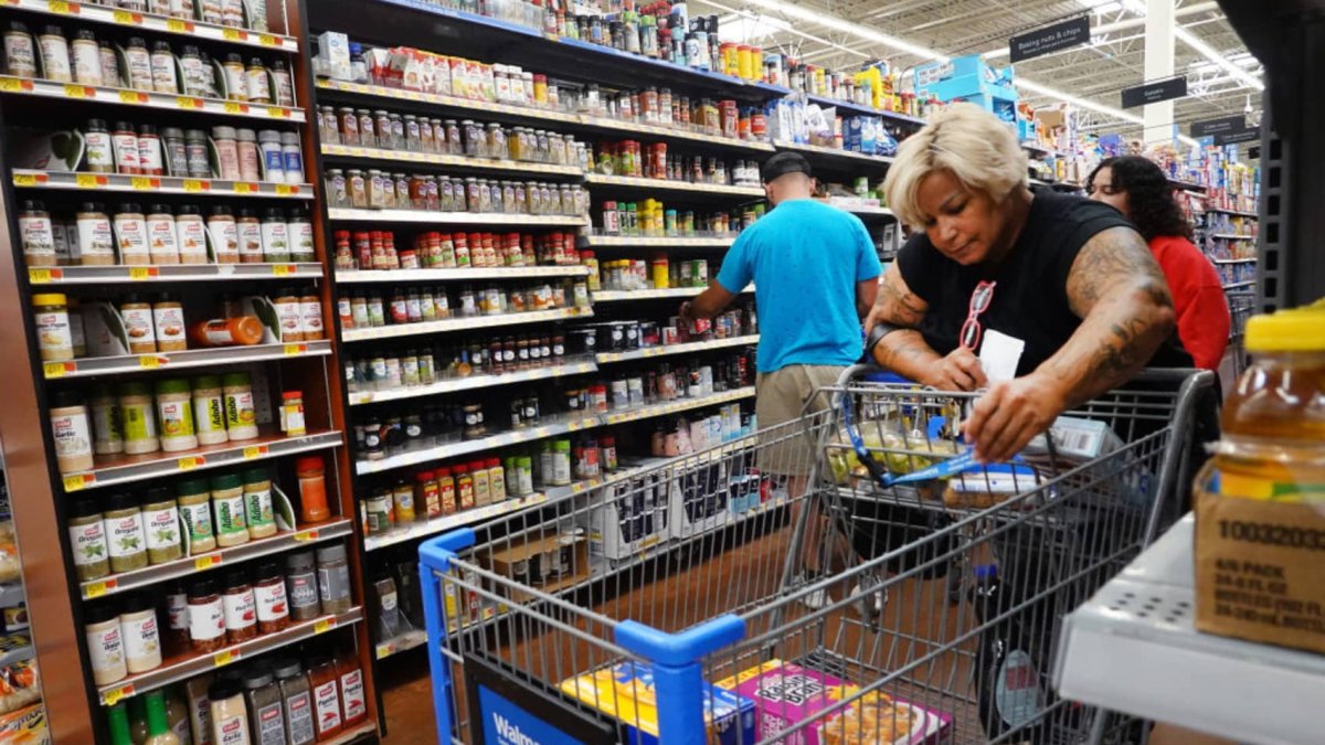 Inflation has created a dark cloud over how everyday Americans view the economy - Vimarsana News