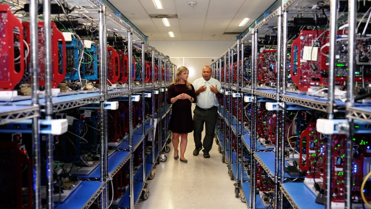 Inside Apple's chip lab, home to the most 'profound change' at the company in decades – NBC Los Angeles - Vimarsana News