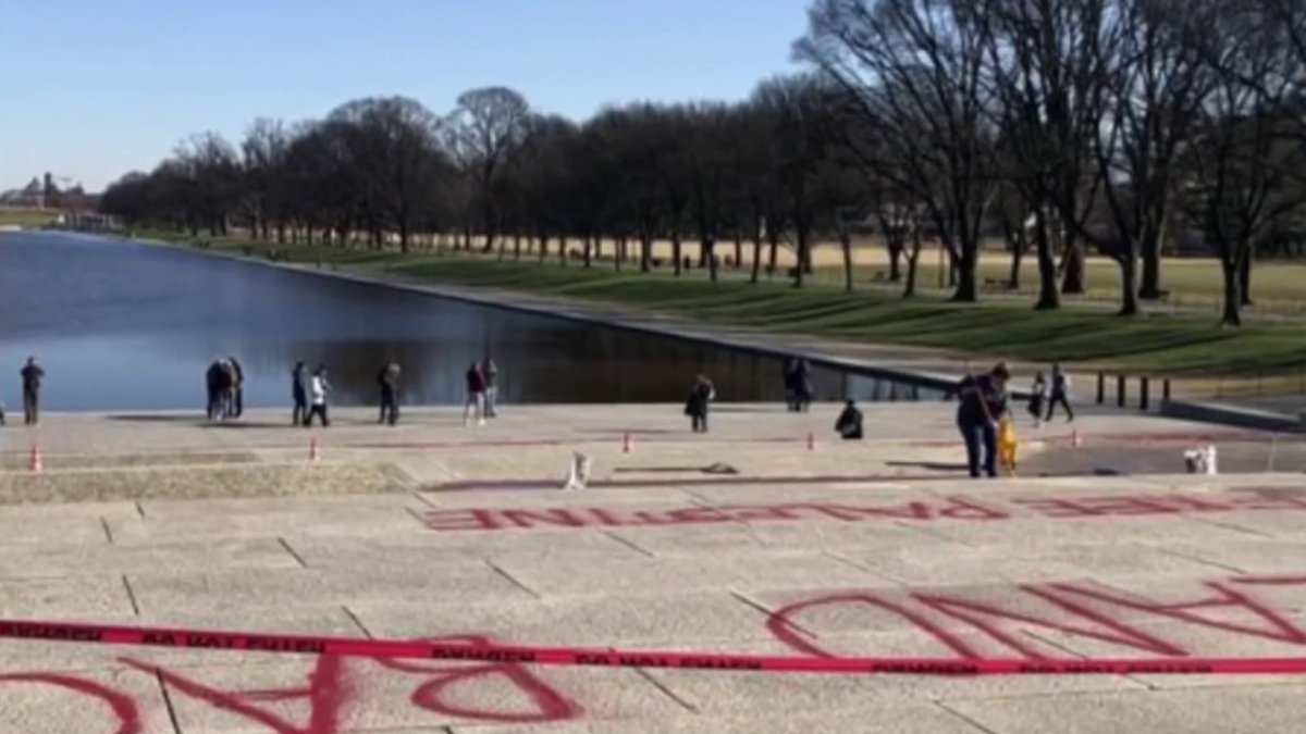 Lincoln Memorial Vandalized, crews clean up paint NBC Los Angeles