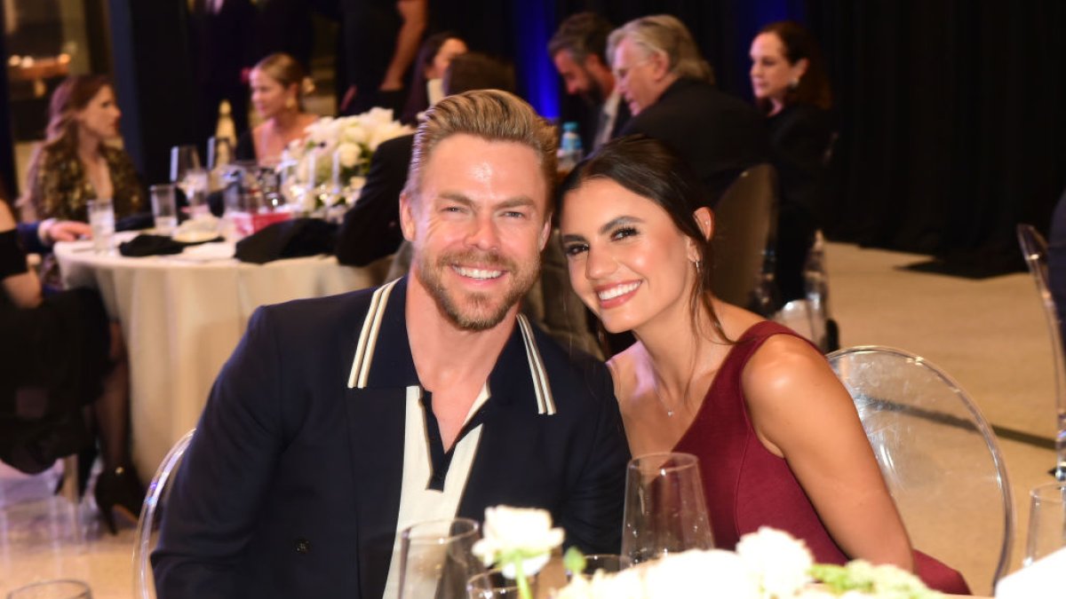 Derek Hough gives update on wife Hayley Erbert after 2nd surgery – NBC Los Angeles - Vimarsana News
