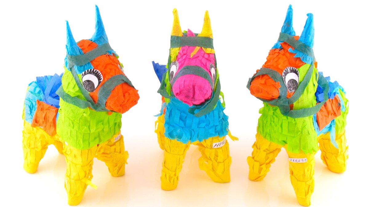 Piñatas, Las Posadas, and treats: Join a joyful Olvera Street tradition - Vimarsana News
