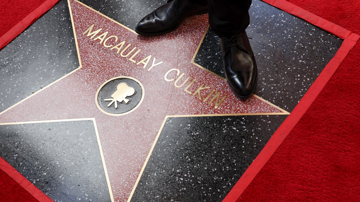 Macaulay Culkin receives his Hollywood Walk of Fame star – NBC Los Angeles