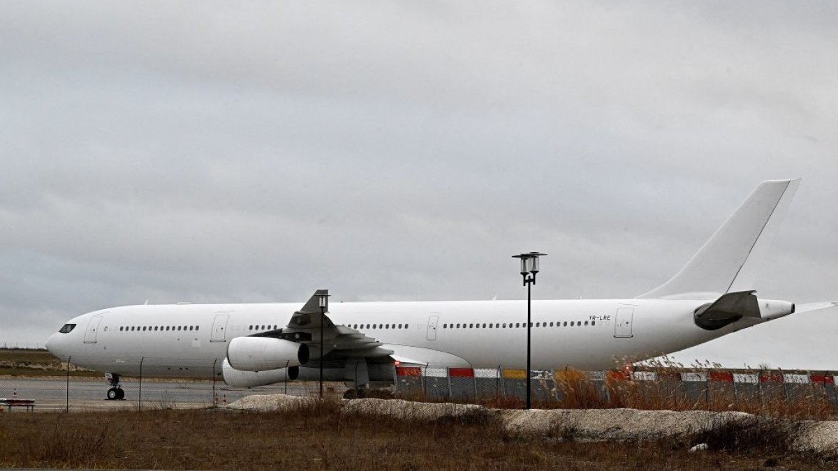 France investigating plane headed to Nicaragua for human trafficking – NBC Los Angeles - Vimarsana News