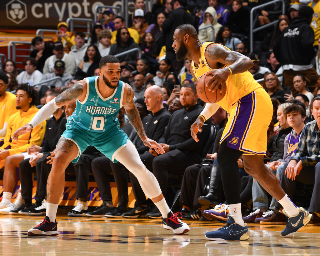 Lebron james deals charlotte hornets