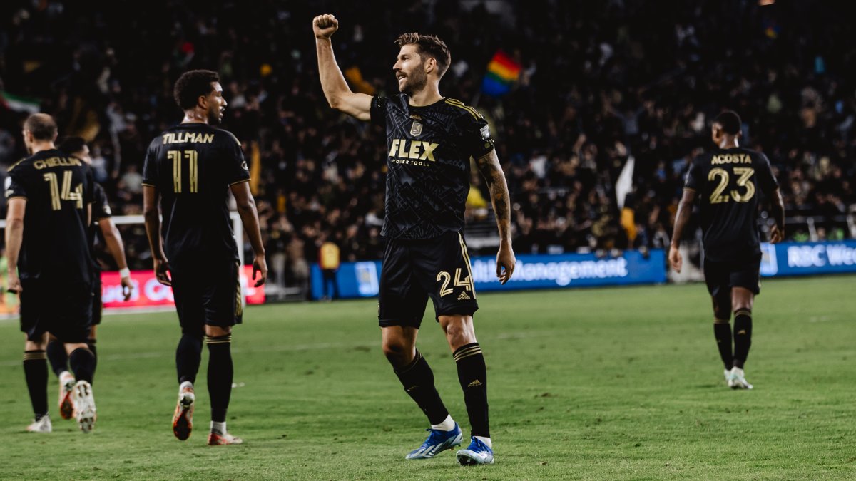 LAFC looks to close out regular season with record-breaking goals