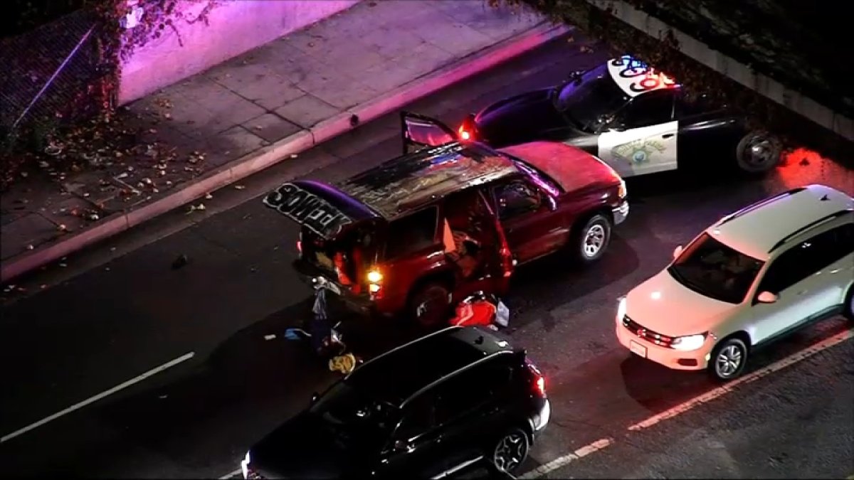 Car Chase Ends Following Pit Maneuver Under Freeway In Tarzana Nbc Los Angeles