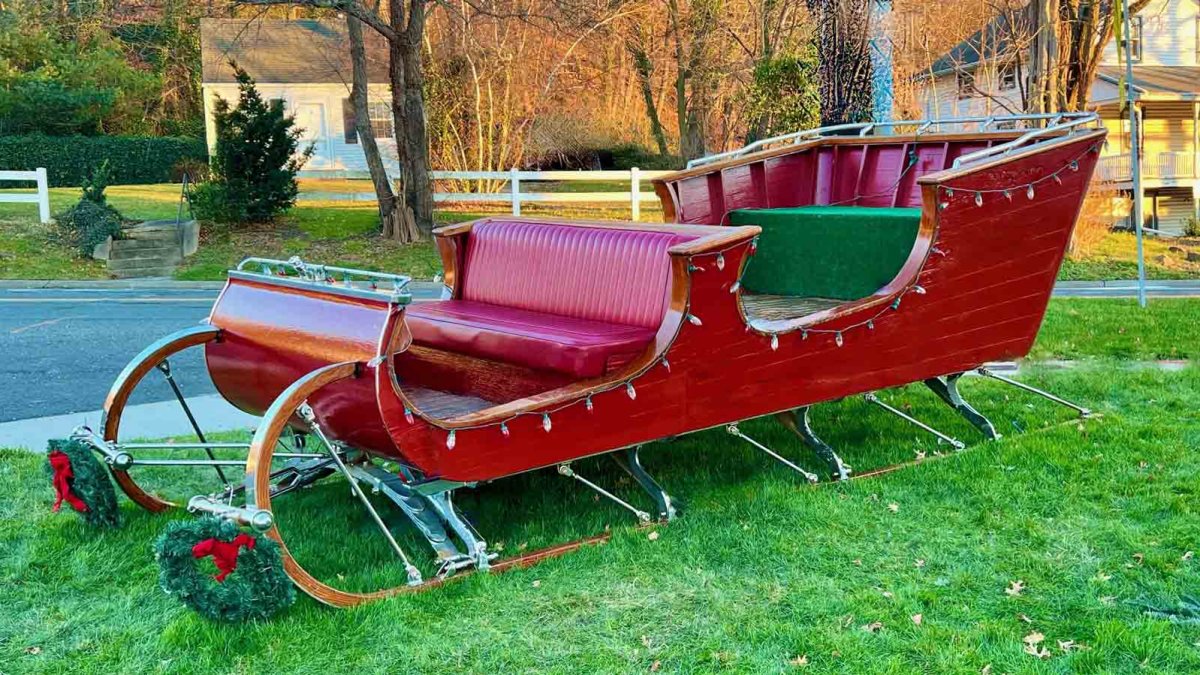 Sleigh from 'Elf' movie on display for photo ops in New York – NBC Los Angeles - Vimarsana News