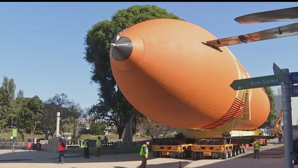 Space shuttle Endeavour's giant orange external tank begins final journey -  Los Angeles Times
