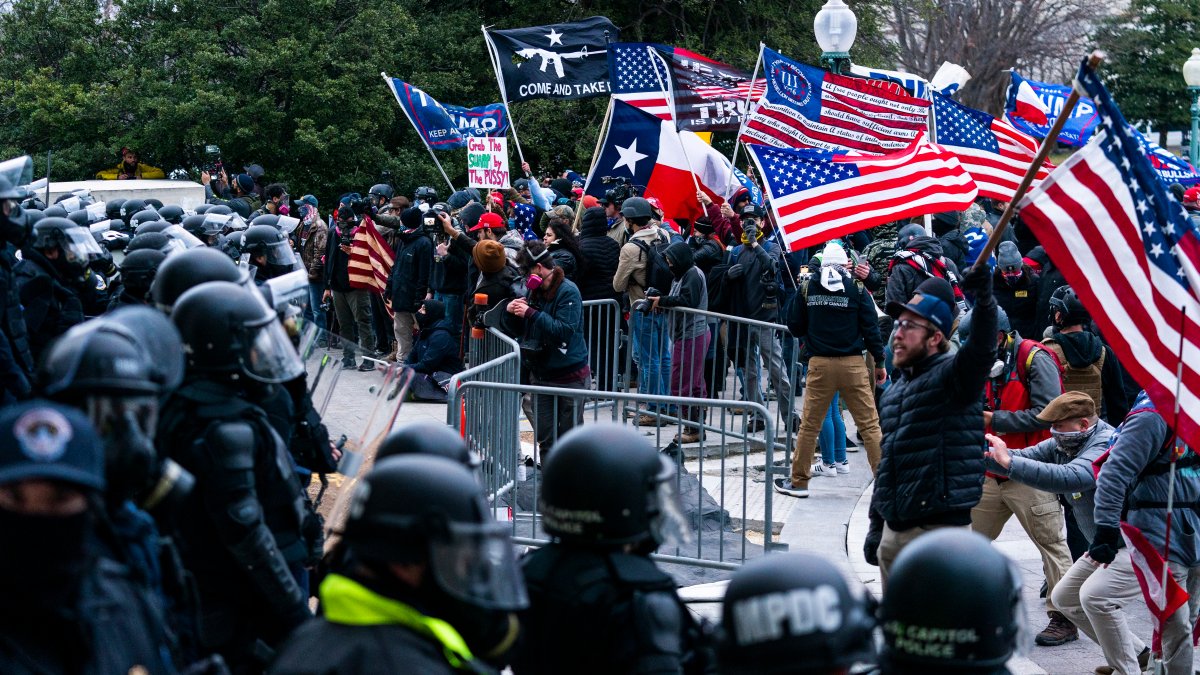 3 arrested in Florida for attacking officers during Jan. 6, 2021, Capitol riot – NBC Los Angeles - Vimarsana News