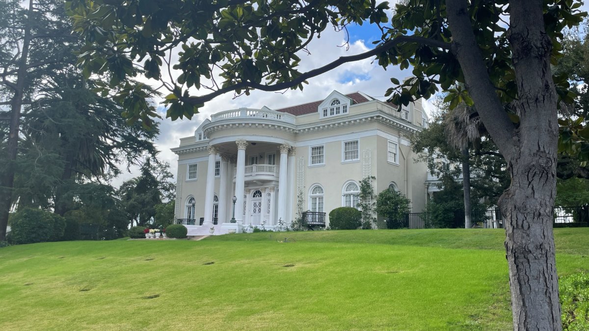Mystery lovers, this free architecture trail celebrates famous TV mansions - Vimarsana News