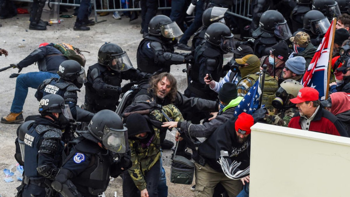 Jan. 6 rioter who 'blind-side tackled' Capitol officer is sentenced to more than 6 years in prison – NBC Los Angeles - Vimarsana News