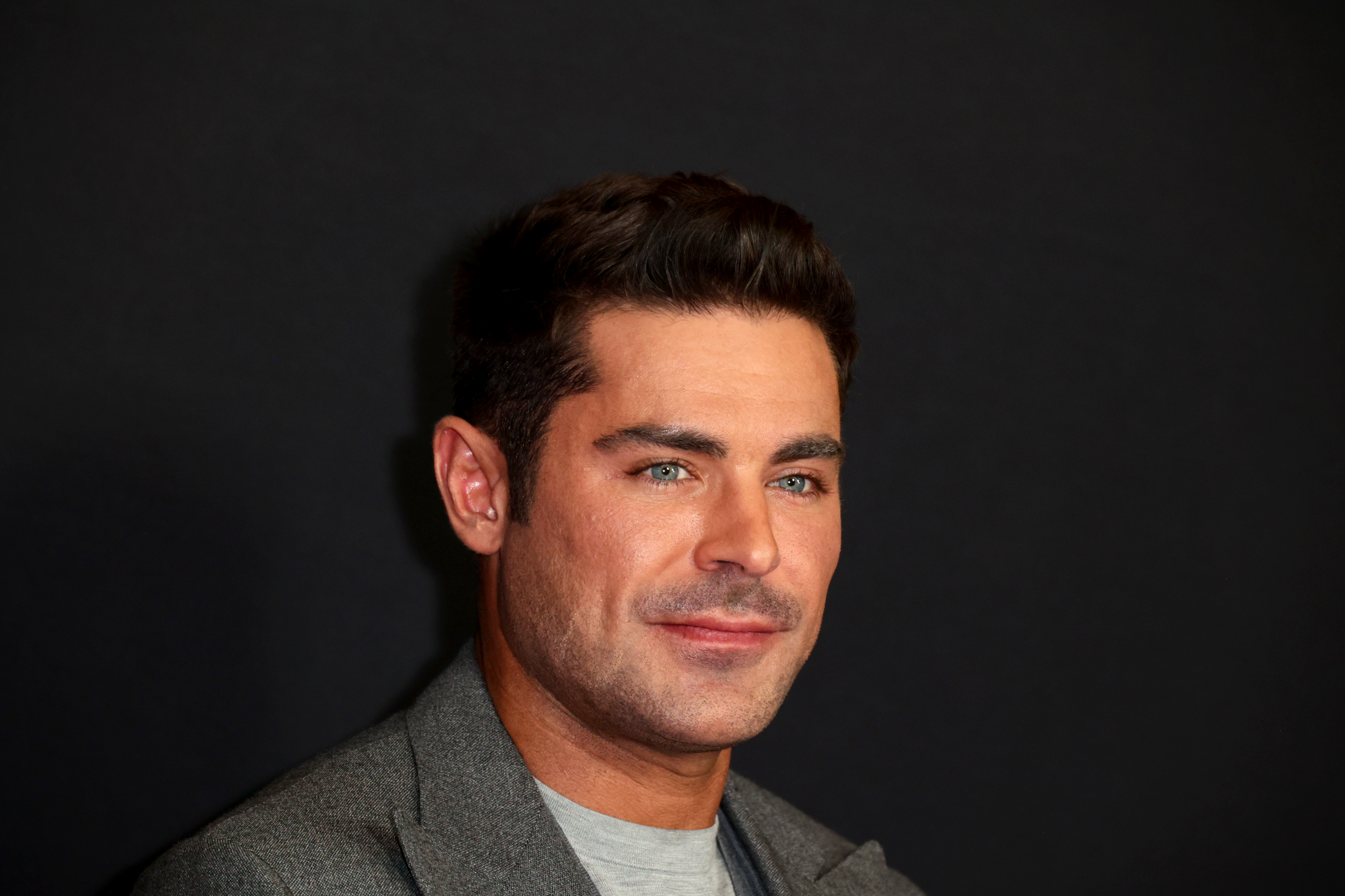 Zac Efron reveals his first kiss – NBC Los Angeles - Vimarsana News
