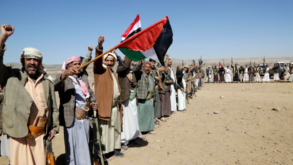Houthi rebels strike a US-owned cargo ship off the coast of Yemen – NBC Los Angeles - Vimarsana News
