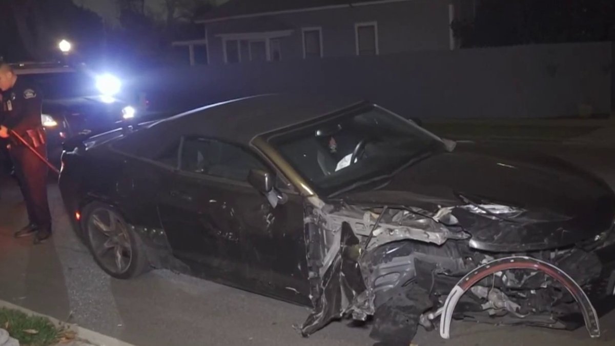 Camaro driver crashes into parked cars in Fullerton – NBC Los Angeles - Vimarsana News