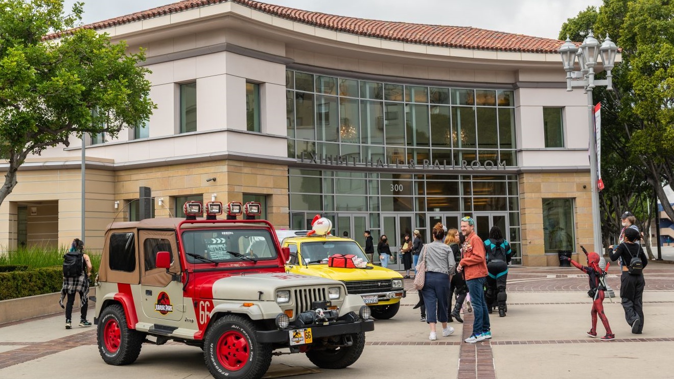 Pasadena Comic Con Roars Into Our Worlds With Pop-up Shops, Cosplay ...