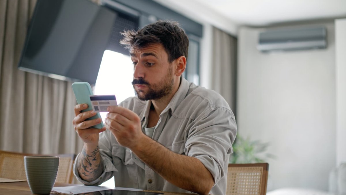 Nearly 1 in 4 Americans with debt are putting less money toward credit card payments: 'People are really struggling' – NBC Los Angeles - Vimarsana News