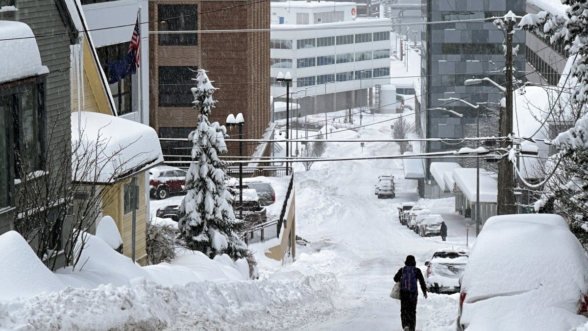 Alaska fuel oil is thickening and roofs are collapsing due to severe weather – NBC Los Angeles - Vimarsana News