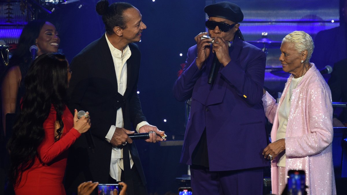 Clive Davis hosts annual pre-Gammy gala – NBC Los Angeles - Vimarsana News