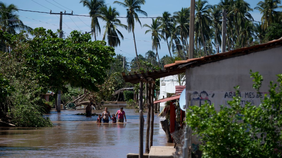 Category 6 hurricanes? Pair of scientists propose new category due to climate change – NBC Los Angeles - Vimarsana News