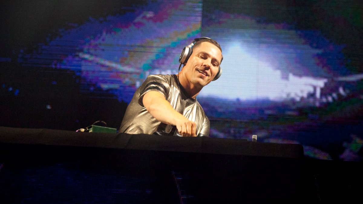 DJ Tiësto to pull out of Super Bowl for family reasons – NBC Los Angeles - Vimarsana News