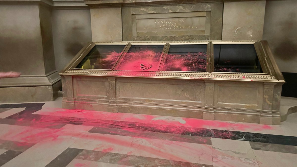 National Archives close after red powder dumped on Constitution display – NBC Los Angeles - Vimarsana News