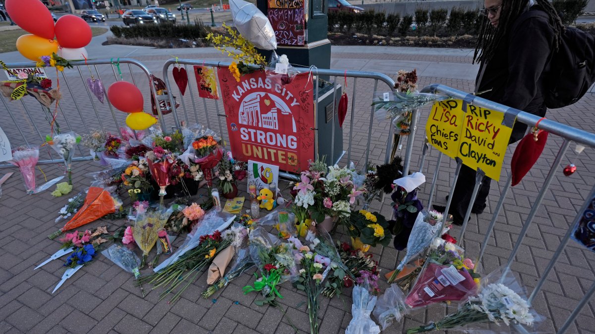 Will 'stand your ground' apply to shootings at Super Bowl rally? – NBC Los Angeles - Vimarsana News