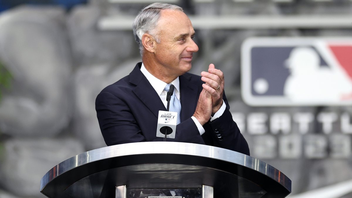 Rob Manfred says he will retire as MLB commissioner when current term ends